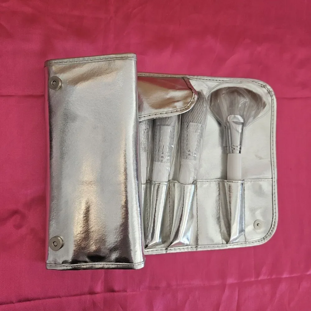 B.B.W. Cosmetics 24 Piece Makeup Brush Set With Carrying Travel Case Silver
